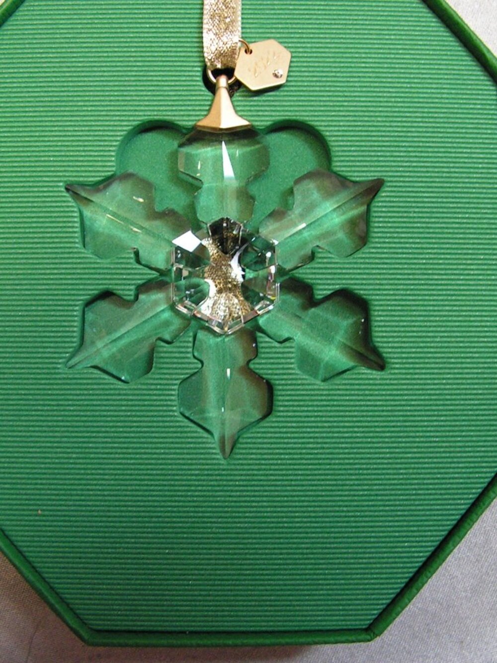 Swarovski Crystal 2022 Annual Edition Snowflake / Star Christmas Ornament